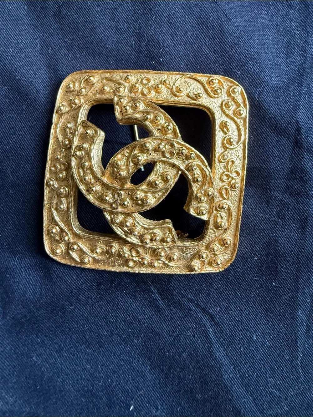 CHANEL brooch interlocking